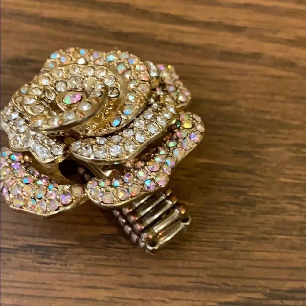 Rose Rhinestone Stretchy Ring - Picture 5 of 7